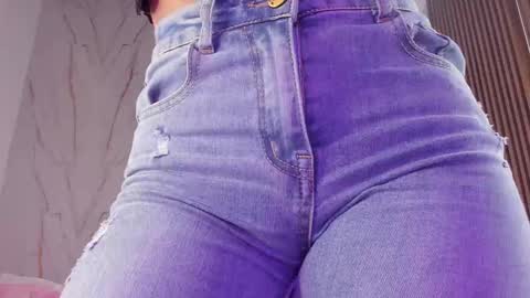 Vallolet Peach  online show from October 17, 11:24 am