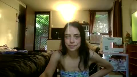 Snapshot of valvettgreen chatting on October 27, 7:59 am ValvettGreen online show from October 27, 7:59 am