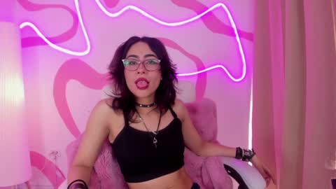 vampy_dolll online show from December 2, 1:01 pm