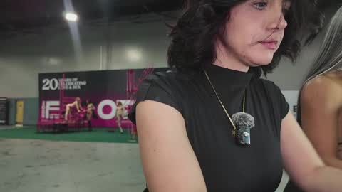 Snapshot of vanandjuani chatting on October 24, 10:06 pm vanessa online show from October 24, 10:06 pm