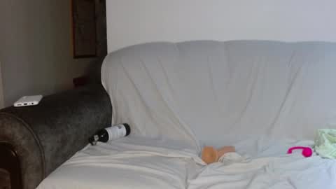 Snapshot of vanessa_aniston83 chatting on October 31, 2:21 pm vanessa online show from October 31, 2:21 pm