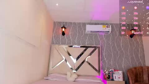 Snapshot of vanessa_guzman1 chatting on March 7, 12:34 pm online show from March 7, 12:34 pm
