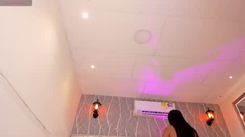 Snapshot of vanessa_guzman1 chatting on February 20, 12:47 pm online show from February 20, 12:47 pm