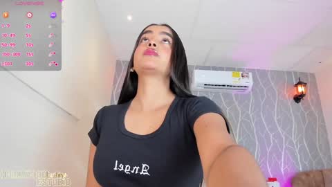 Snapshot of vanessa_guzman1 chatting on December 26, 12:38 pm online show from December 26, 12:38 pm