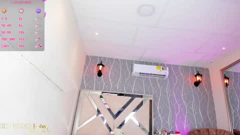Snapshot of vanessa_guzman1 chatting on December 22, 1:33 pm online show from December 22, 1:33 pm