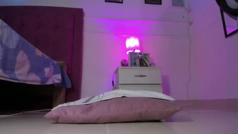 Snapshot of vanessa_tasty chatting on February 12, 2:35 am kamila online show from February 12, 2:35 am