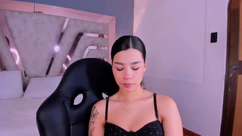 vanessaduval online show from December 20, 5:00 am