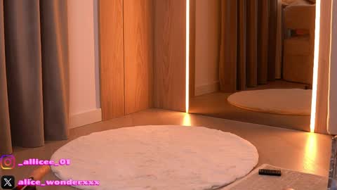 Vanessa Simon online show from April 9, 6:19 am