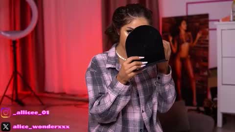 Vanessa Simon online show from February 4, 7:00 am