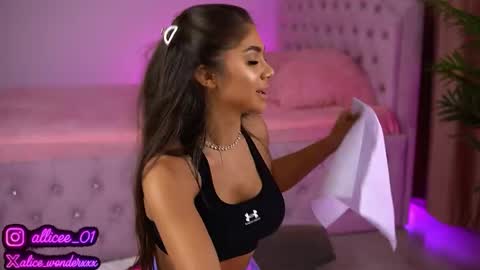 Vanessa Simon online show from September 18, 6:12 am