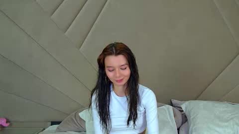 vanessavien online show from March 3, 3:49 am