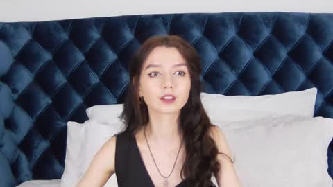 vanessavien online show from February 5, 4:26 pm