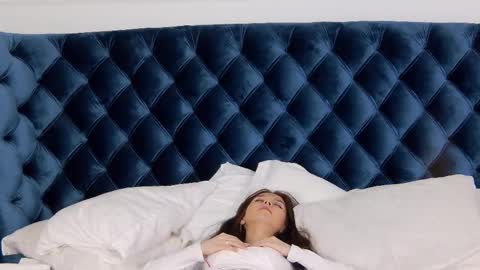 vanessavien online show from February 25, 2:47 am