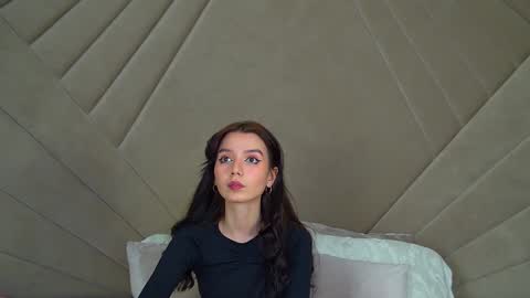 vanessavien online show from February 3, 5:03 pm