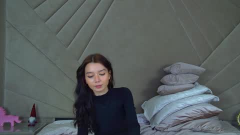 vanessavien online show from February 9, 2:17 am