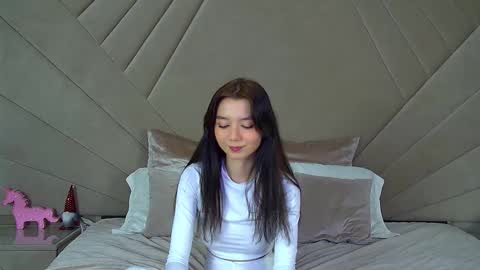 vanessavien online show from February 10, 4:25 pm