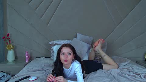 vanessavien online show from January 28, 2:43 am