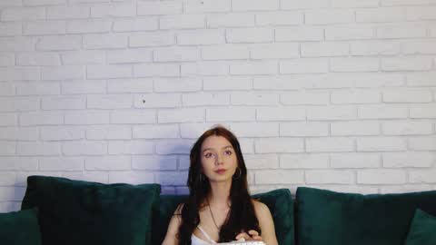 vanessavien online show from February 14, 7:02 pm