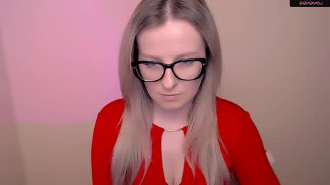 Mia online show from April 18, 4:42 pm