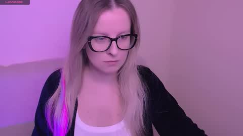 Mia online show from November 10, 7:58 am