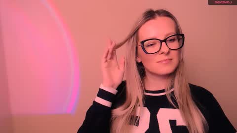 Mia online show from February 16, 5:13 pm