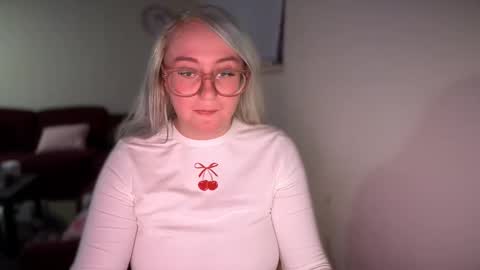 vanillapuddingpie online show from November 12, 1:36 am