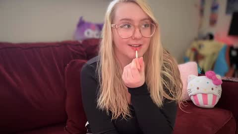 vanillapuddingpie online show from February 5, 6:15 pm