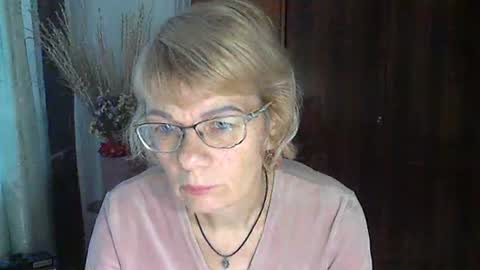 Vanillaxcreamy online show from December 29, 9:39 am