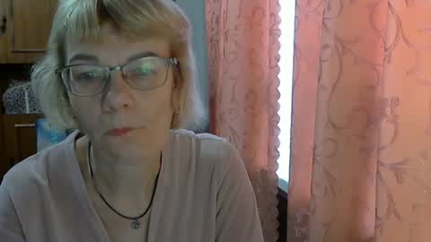 Vanillaxcreamy online show from December 15, 9:35 am