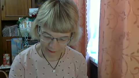 Vanillaxcreamy online show from December 17, 8:45 am