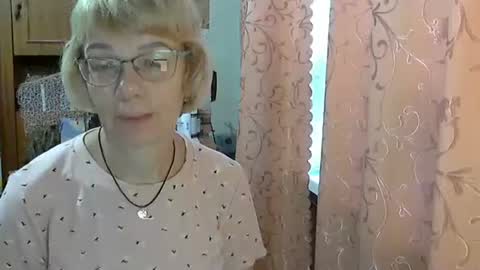Vanillaxcreamy online show from December 8, 11:14 am