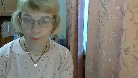 Vanillaxcreamy online show from December 9, 10:32 am