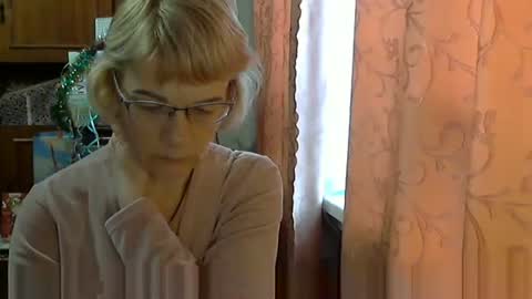 Vanillaxcreamy online show from December 20, 10:05 am