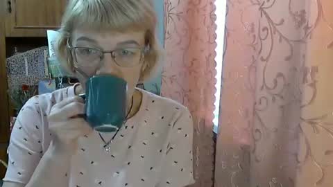 Vanillaxcreamy online show from December 5, 9:28 am