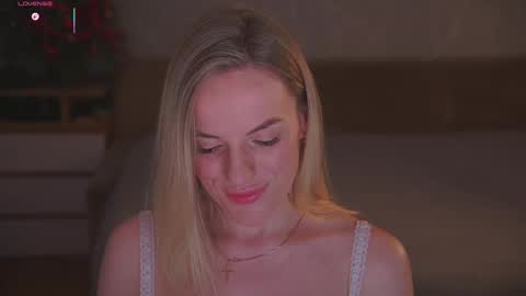 Sophie online show from January 7, 1:53 am