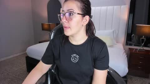 Snapshot of vanitysex chatting on September 22, 11:41 am Karine online show from September 22, 11:41 am