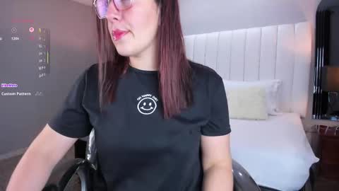 Snapshot of vanitysex chatting on October 16, 11:57 am Karine online show from October 16, 11:57 am