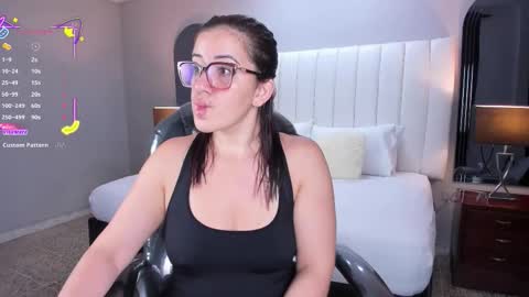 Snapshot of vanitysex chatting on October 30, 11:33 am Karine online show from October 30, 11:33 am