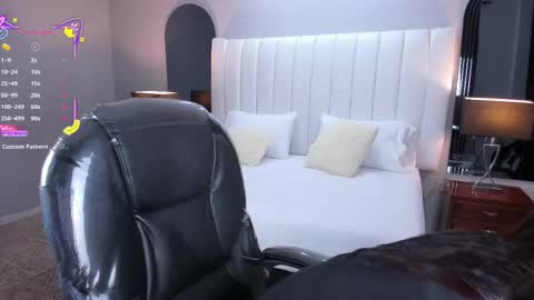 Snapshot of vanitysex chatting on October 27, 11:39 am Karine online show from October 27, 11:39 am