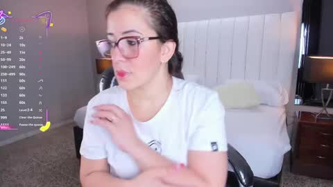 Snapshot of vanitysex chatting on October 15, 11:46 am Karine online show from October 15, 11:46 am