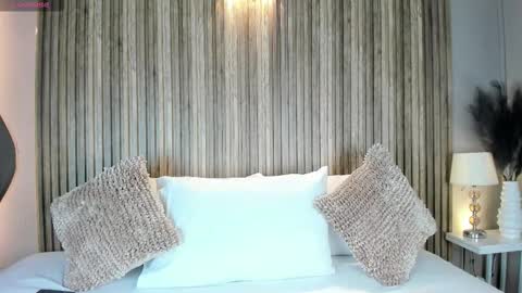 V A N N E S A   online show from November 21, 12:18 pm