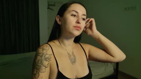 Snapshot of vaolietkat chatting on September 27, 7:26 am vaolietkat online show from September 27, 7:26 am