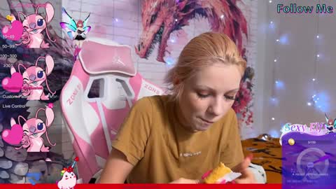 Snapshot of vasya_sylvia chatting on December 9, 4:12 am Vasya Sylvia online show from December 9, 4:12 am