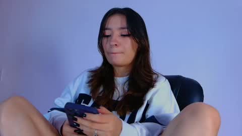 Snapshot of vayolett_dakotta chatting on September 20, 3:49 am Vayolett online show from September 20, 3:49 am