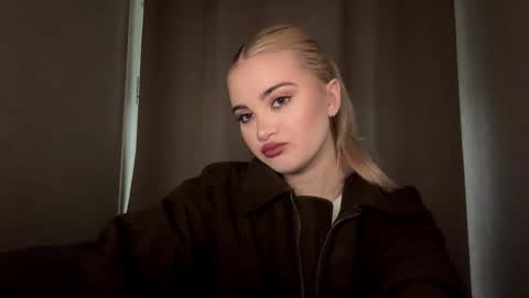 Monika online show from December 17, 1:26 pm