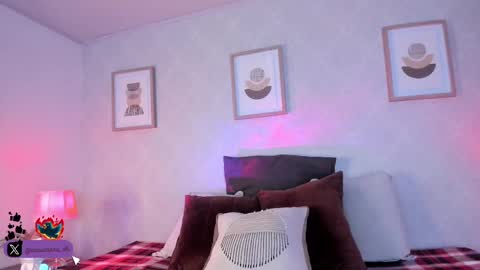 Vee Simons online show from September 22, 8:29 pm