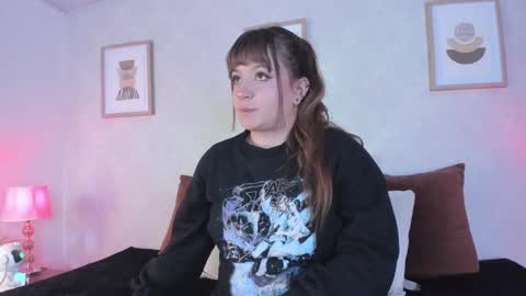 Vee Simons online show from September 29, 7:41 pm