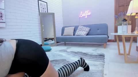 Vee Simons online show from December 14, 8:29 pm