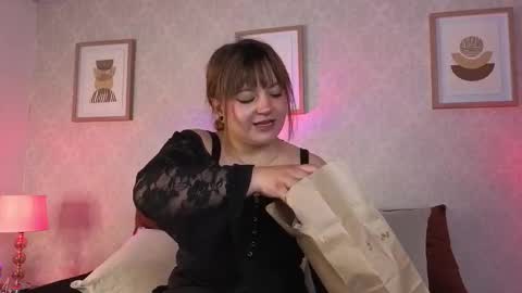 Vee Simons online show from October 22, 9:31 pm