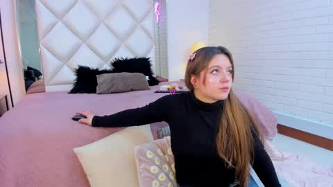 Vee Simons online show from December 20, 8:55 pm